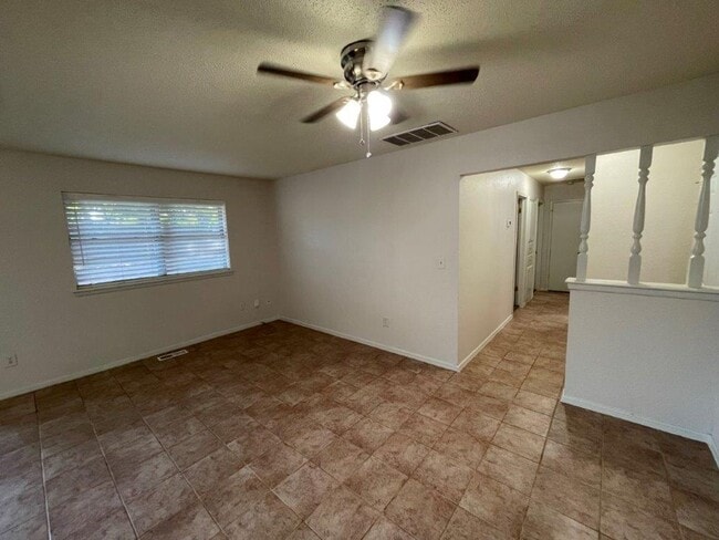 Building Photo - Military Discount available! Updated 3 bed 2 bath, 2 car, fenced yard!