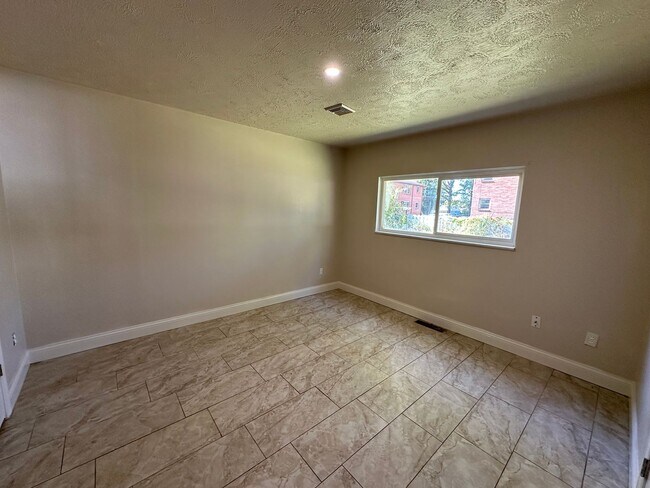 Building Photo - 3020 Northgate Ave