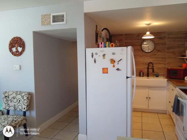 Building Photo - 311 Avanda Ct