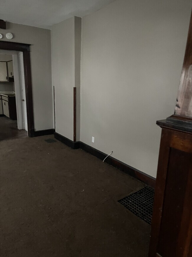 Building Photo - 636 N Oakland / Logan Devere