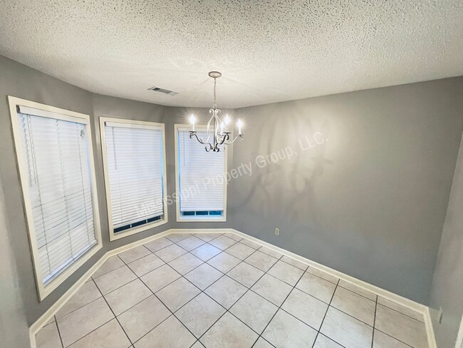 Building Photo - For Rent - 3BR/2BA + Garage