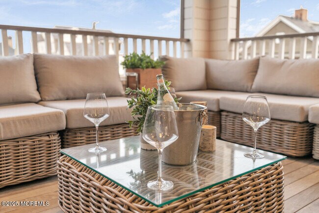 Building Photo - 985 Ocean Ave