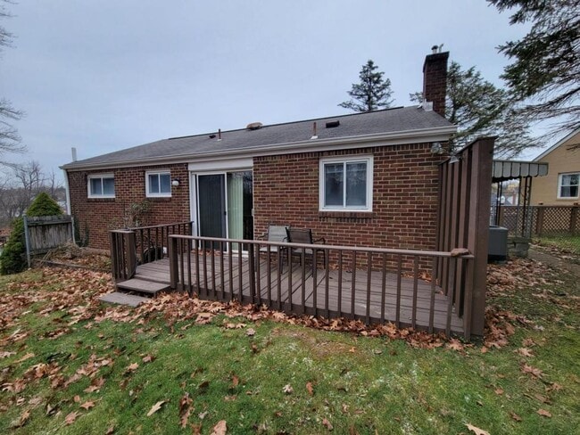 Building Photo - 137 Rosemont Dr