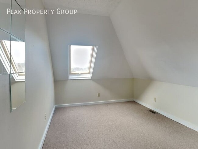 Building Photo - 1393 Indianola Ave