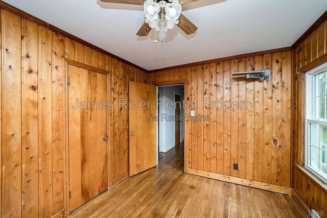 Building Photo - 633 Sandusky Dr