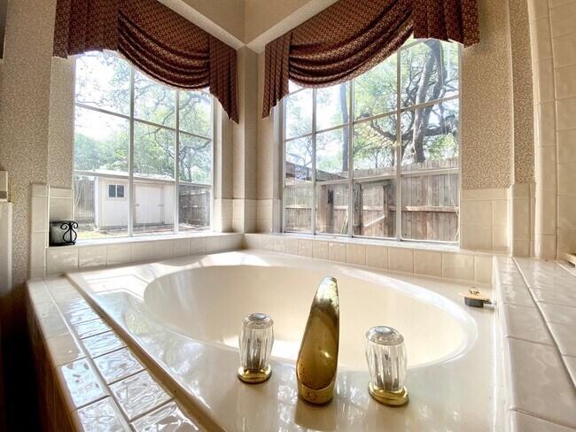 Building Photo - 13706 Morningbluff Dr