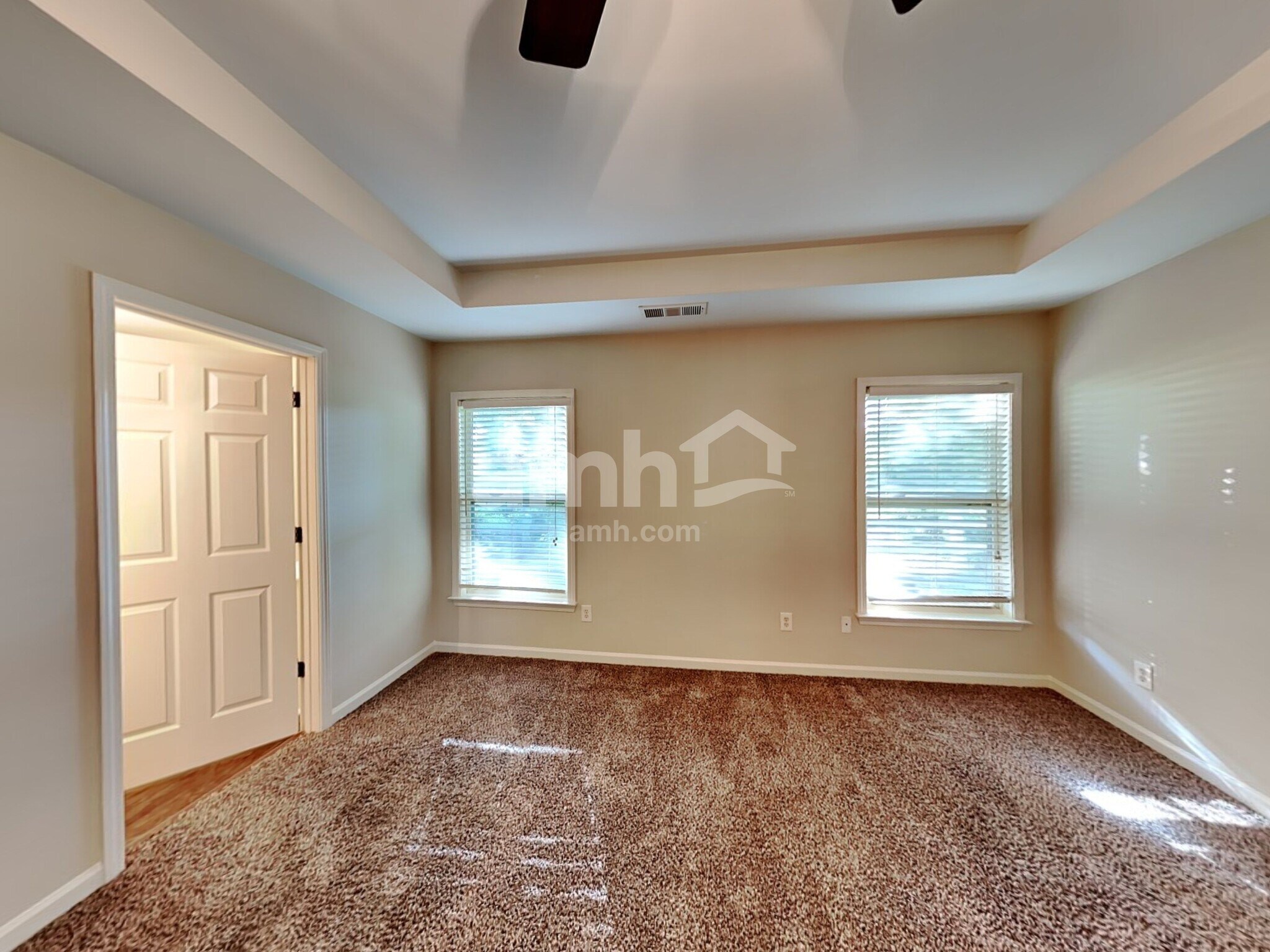 Building Photo - 5 Horseshoe Ln