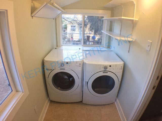 Building Photo - Charming 2-Bedroom Home with Spacious 1606 Sq Ft Living Space in Portland's SE Knapp St!