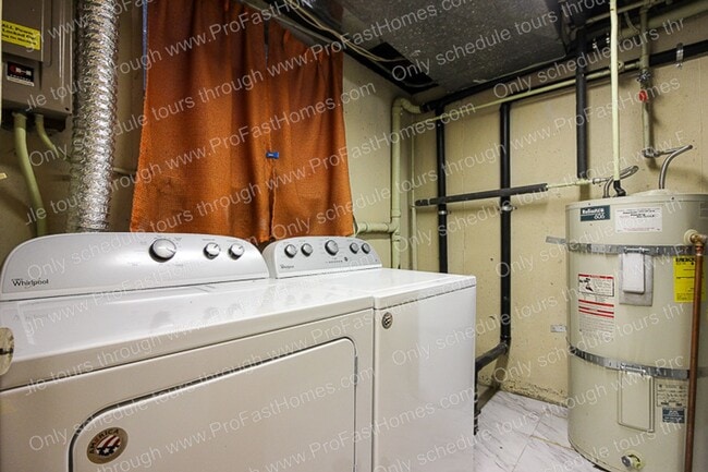 Building Photo - 3636 SE 77th Ave