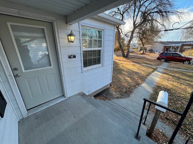 Building Photo - 3 Bed 2 Bath House