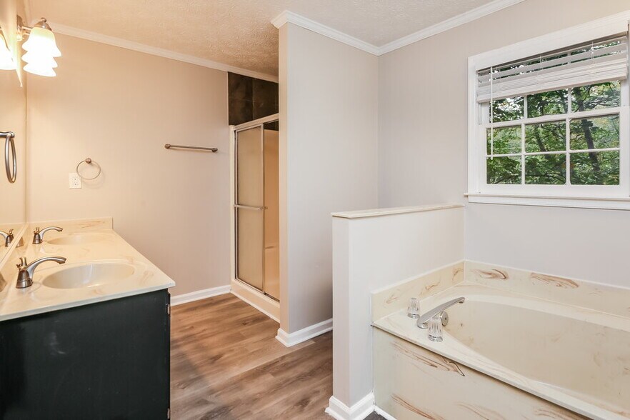 Building Photo - 3881 Wintergreen Ct