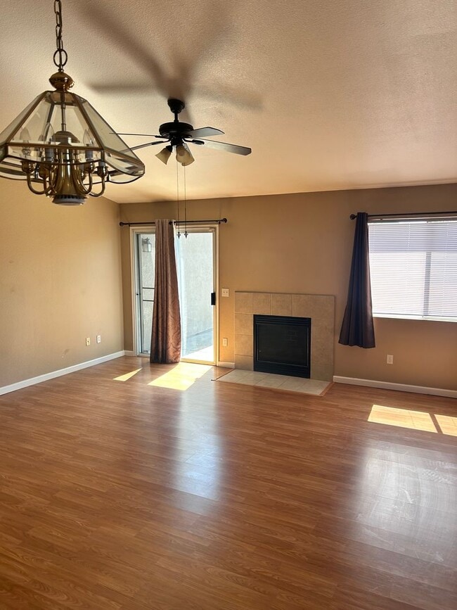 Building Photo - 3 Bedroom/2 Full Bathrooms Stockton