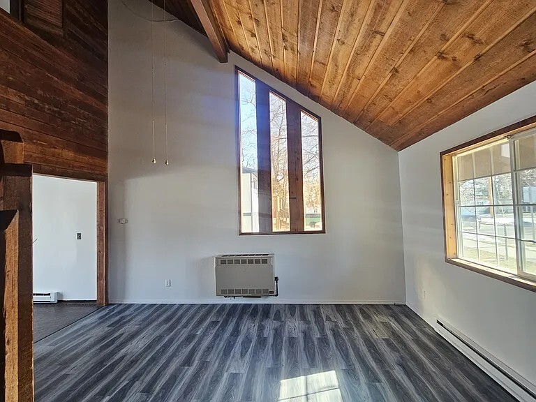 Living room w vaulted ceiling - 2308 Mary Ave