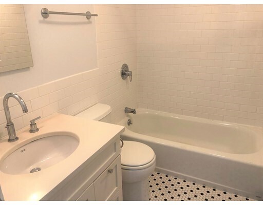 Building Photo - 39 Clarendon St