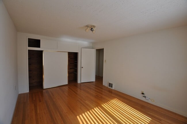 Building Photo - 1026 Kirkham St