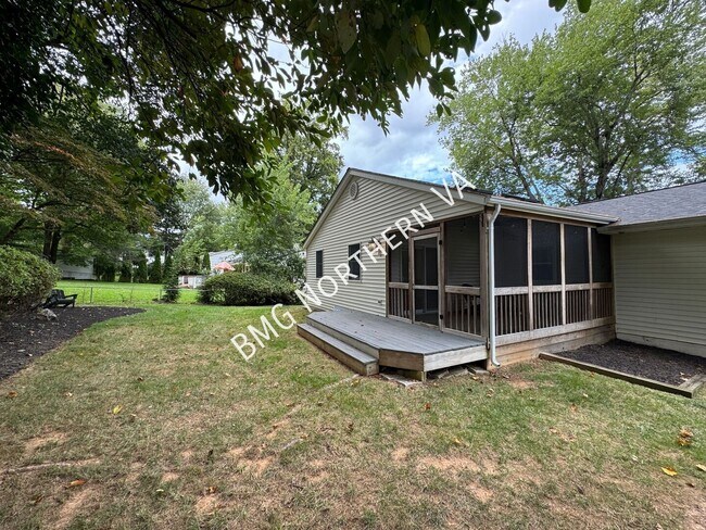 Building Photo - 1109 Hillcrest Dr SW