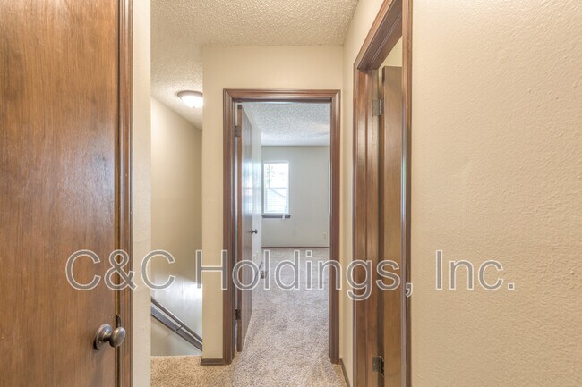 Building Photo - 644 B Earthside Drive