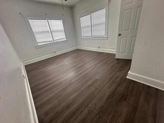 Building Photo - 215 S Seacrest Blvd