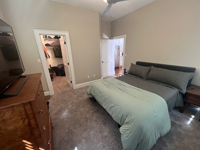 Building Photo - 2 Fall Pippin Ln