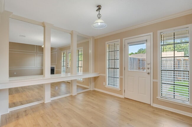 Building Photo - 2533 Cross Timbers Dr
