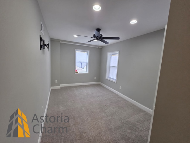 Building Photo - 4 Bedroom Rowhome with Loft Style Primary Suite and Finished Basement