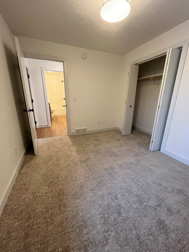Building Photo - 3 Bed/3 Bath Twinhome in Brandon, SD!