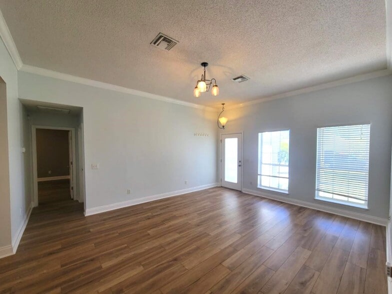 Building Photo - 316 Brady Way