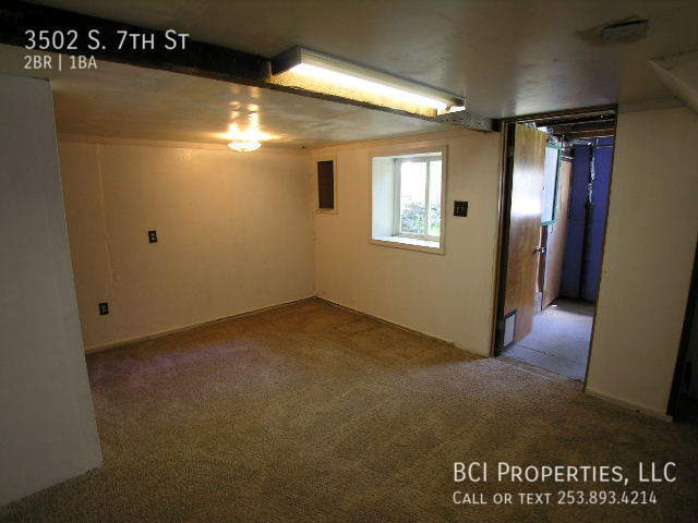 Building Photo - Beautiful 2 Bed 1 Bath plus Bonus Room- Cr...