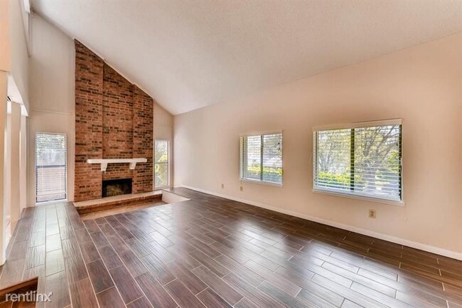 Building Photo - 4 br, 2.5 bath House - 3305 Castle Drive UNIT