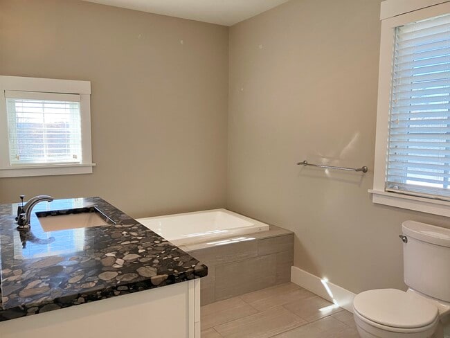 Building Photo - 26 N Main St