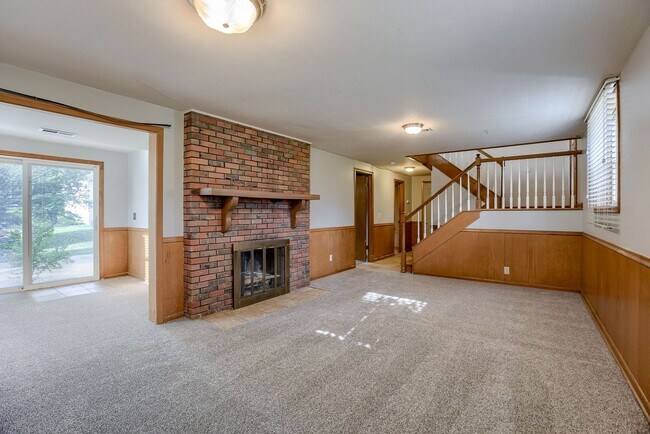 Building Photo - Updated 3 Bedroom With Finished Lower Leve...