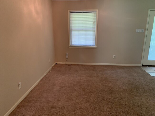 Building Photo - 618 Overbluff St