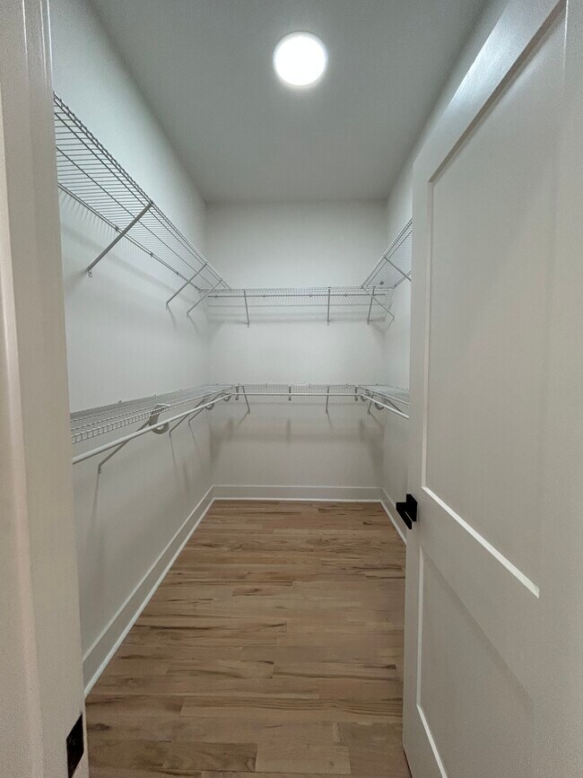 Building Photo - 73 Whitefoord Ave SE