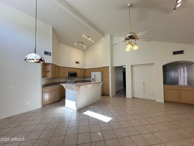 Building Photo - 1667 S Sycamore Pl