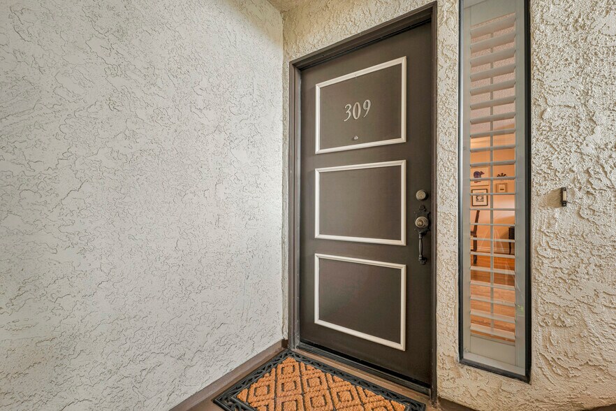 Building Photo - 28010 Tiffany Ln