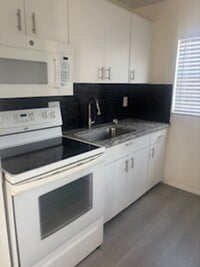 Building Photo - 2802 Banza St