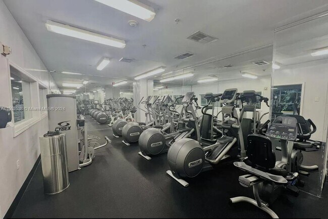 Building Photo - 800 N Miami Ave