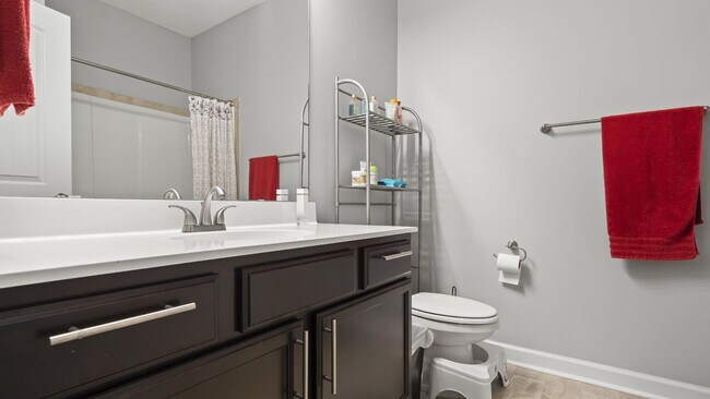 Building Photo - 4-Bedroom Hunter's Creek Gem