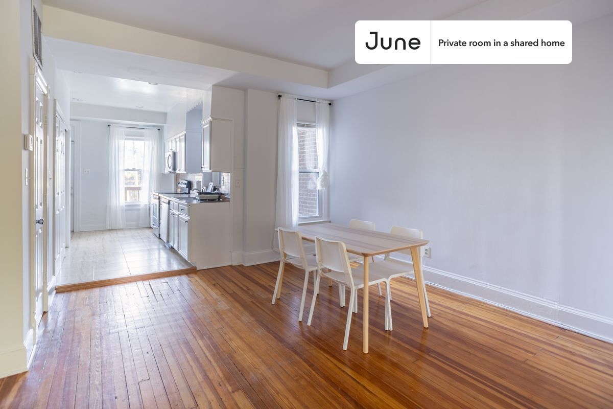 Building Photo - Private bedroom in 3 bed/2.5 bath Home