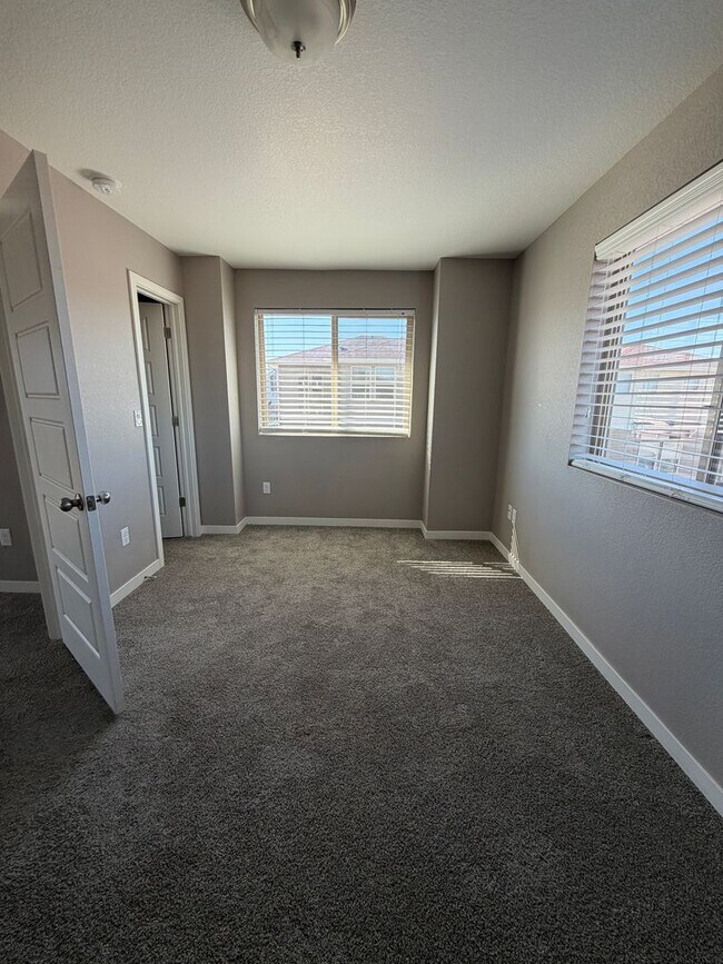 Building Photo - Beautiful Home in the Heart Of Castle Rock
