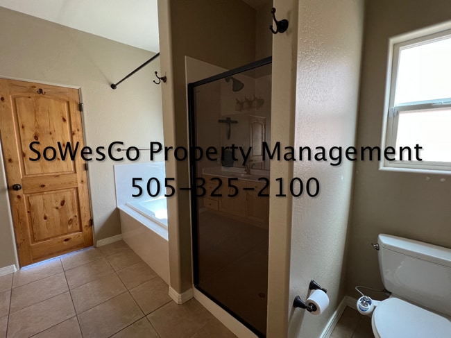 Building Photo - 4 Bedroom Home Built in 2018, near Country Club