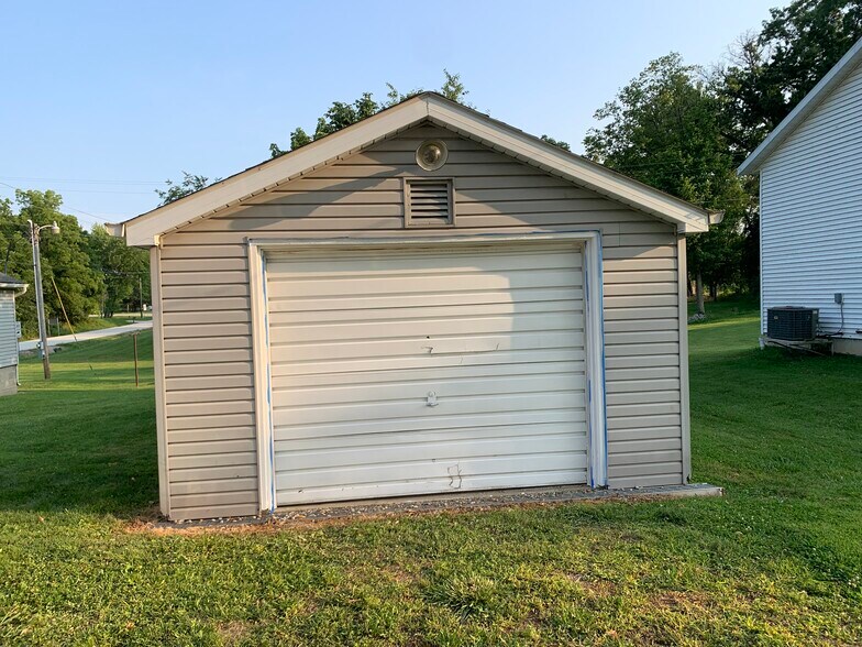 Building Photo - 608 Wilson St