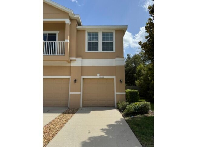 Building Photo - 2 bed 2 bath 1 Car Garage Townhome