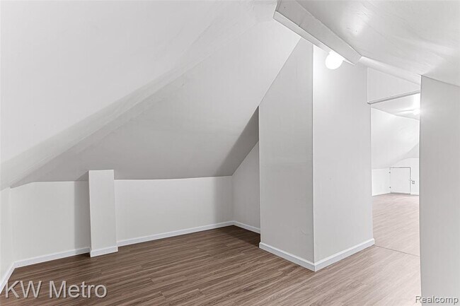 Building Photo - 1076 N Rademacher St