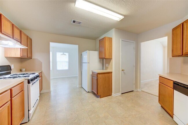 Building Photo - 3639 Barkers Crossing Ave