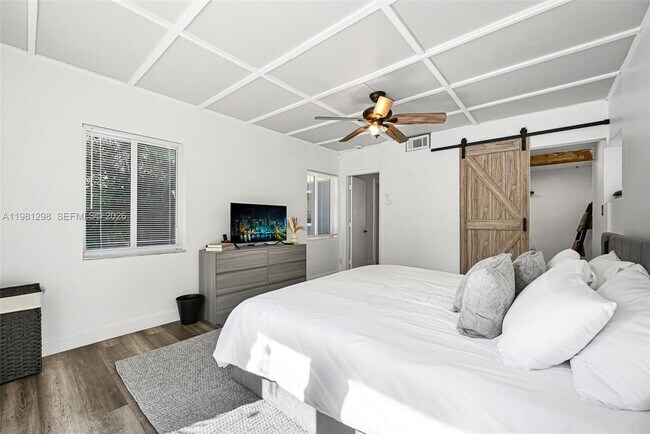 Building Photo - 1328 N Andrews Ave