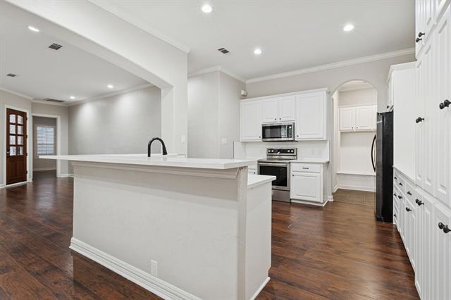 Building Photo - 5200 Longview St