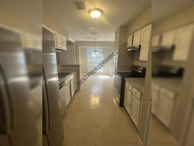 Building Photo - 403 Mistywood Dr