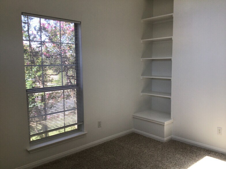 Built in shelving in the home office - 2913 Whisper Oaks Ln
