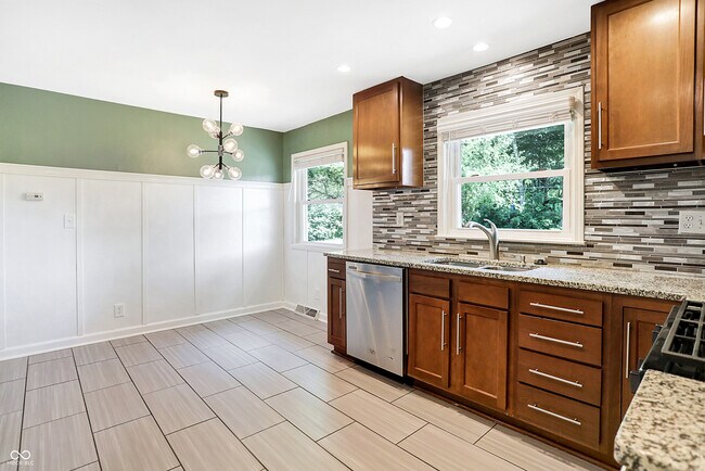 Building Photo - 3315 Beech Dr